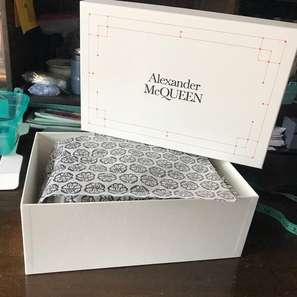 Authentic Alexander McQueen sneaker box, gift box - empty box - Picture 8 of 14